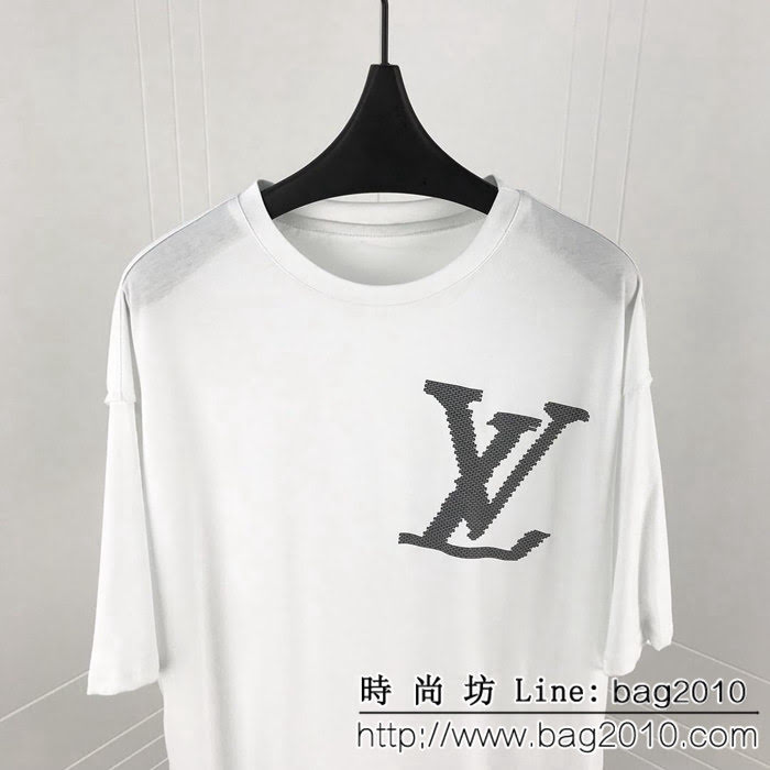 LV路易威登 19ss早春 胸口大倒字母限定款 精梳棉短袖 情侶款 ydi1473